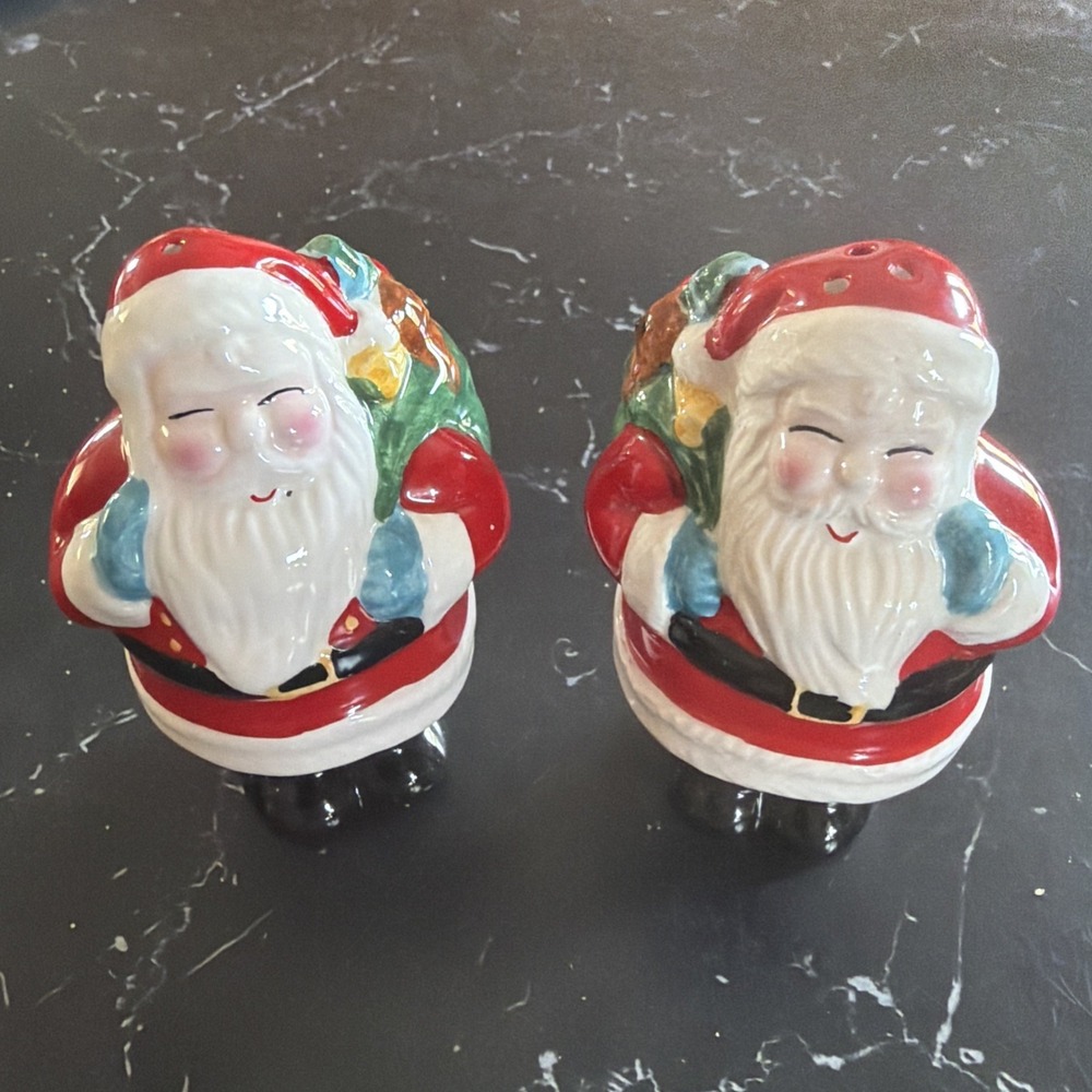 Vintage Santa Claus Salt and Pepper Shaker Set Ceramic Christmas Holiday 1980s